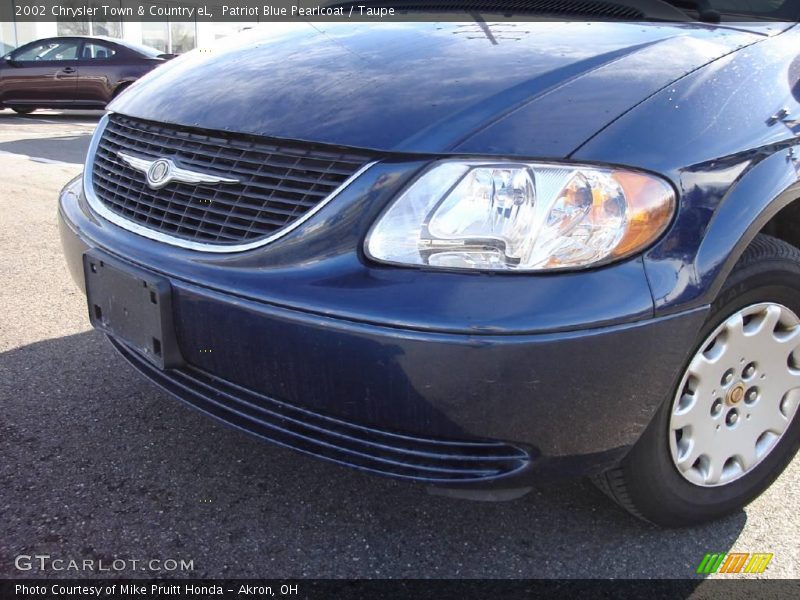 Patriot Blue Pearlcoat / Taupe 2002 Chrysler Town & Country eL