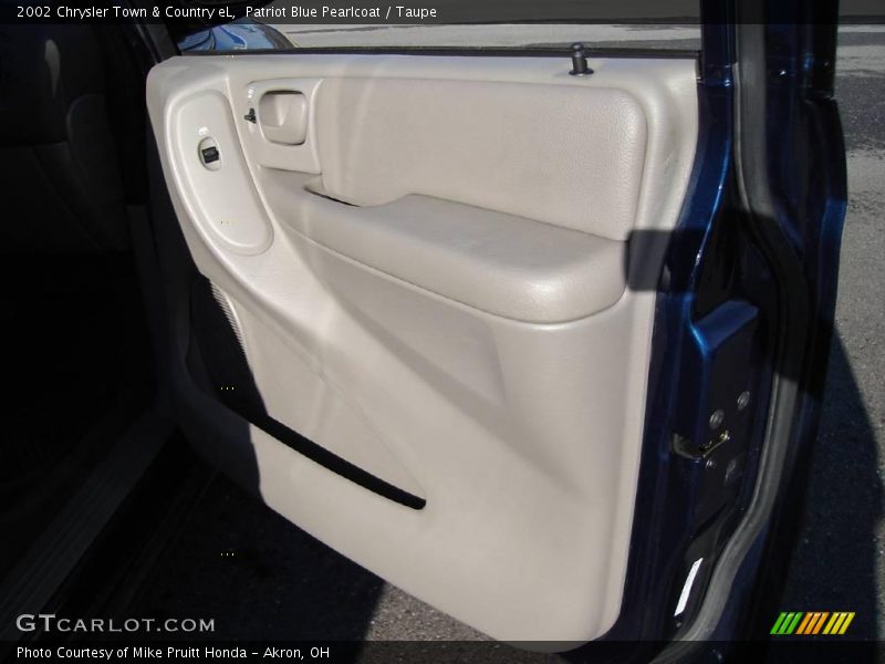 Patriot Blue Pearlcoat / Taupe 2002 Chrysler Town & Country eL