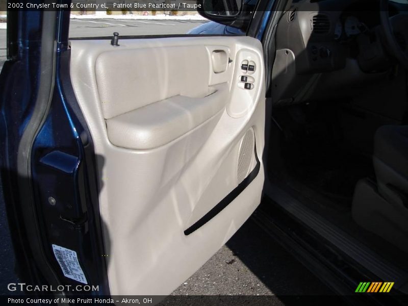 Patriot Blue Pearlcoat / Taupe 2002 Chrysler Town & Country eL