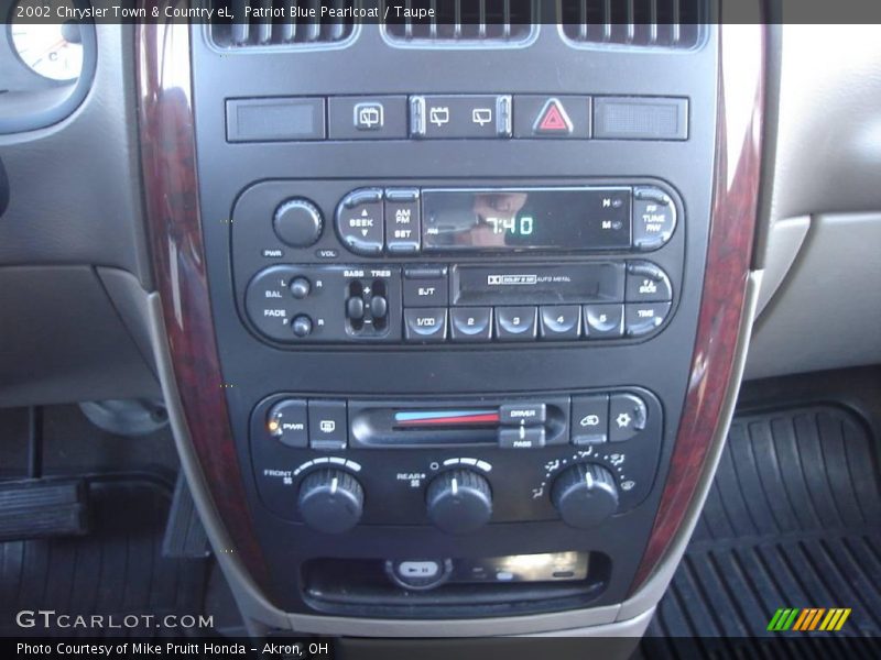 Patriot Blue Pearlcoat / Taupe 2002 Chrysler Town & Country eL