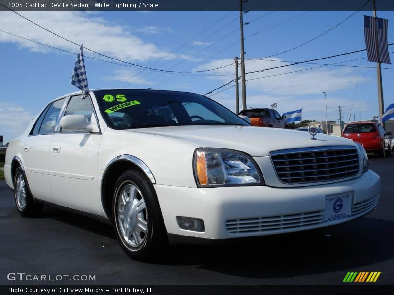 White Lightning / Shale 2005 Cadillac DeVille Sedan