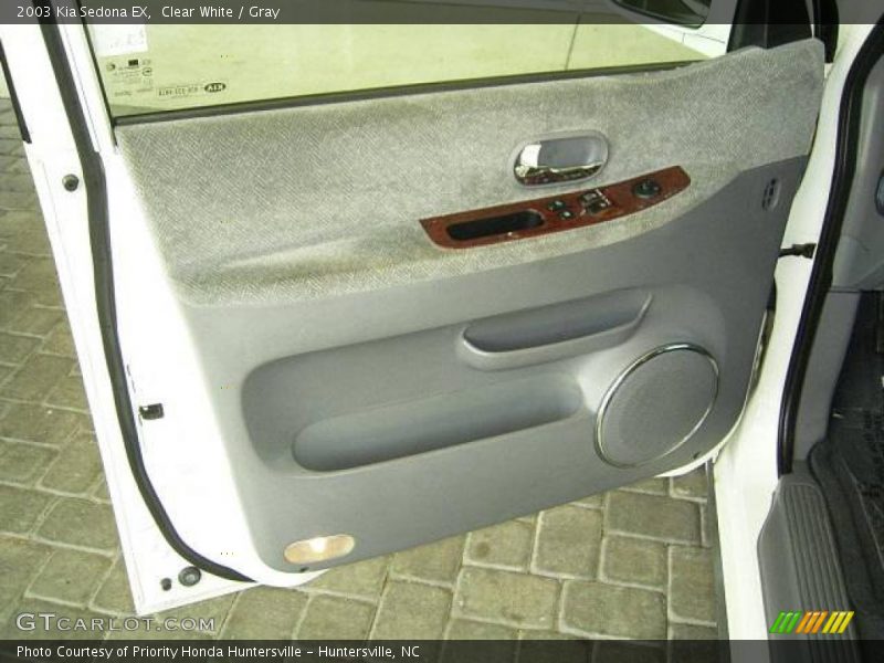 Clear White / Gray 2003 Kia Sedona EX
