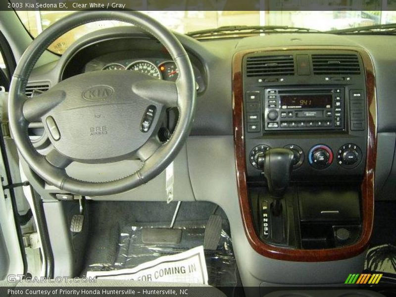 Clear White / Gray 2003 Kia Sedona EX