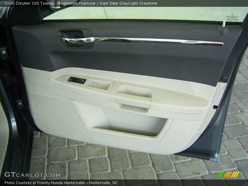Magnesium Pearlcoat / Dark Slate Gray/Light Graystone 2006 Chrysler 300 Touring