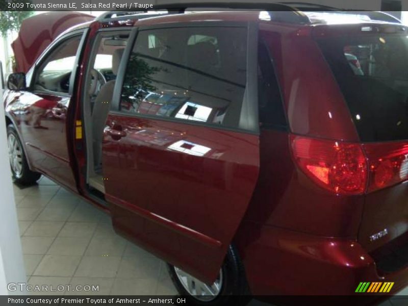 Salsa Red Pearl / Taupe 2009 Toyota Sienna LE