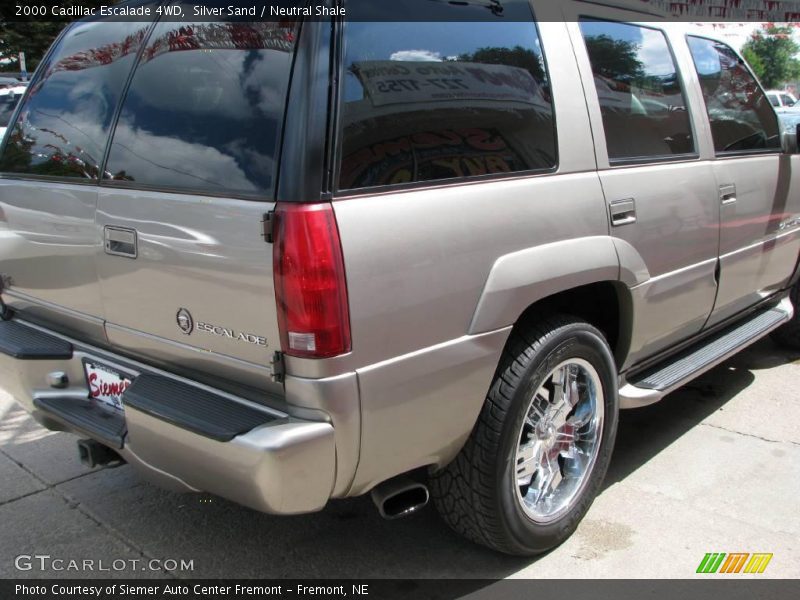 Silver Sand / Neutral Shale 2000 Cadillac Escalade 4WD