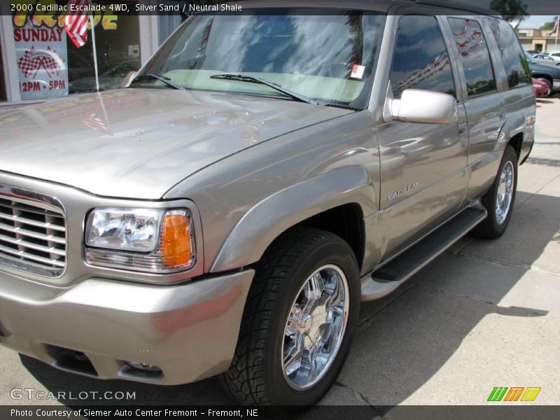 Silver Sand / Neutral Shale 2000 Cadillac Escalade 4WD