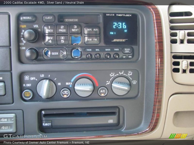 Silver Sand / Neutral Shale 2000 Cadillac Escalade 4WD