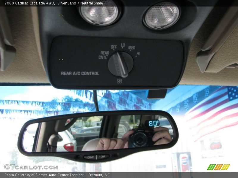Silver Sand / Neutral Shale 2000 Cadillac Escalade 4WD
