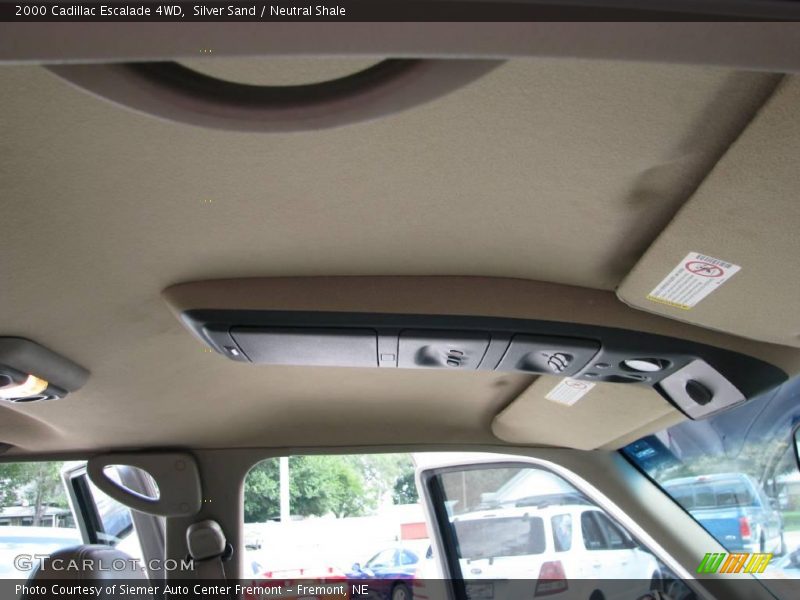 Silver Sand / Neutral Shale 2000 Cadillac Escalade 4WD