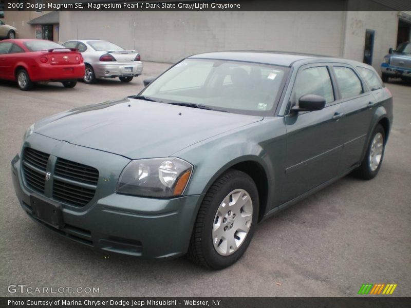 Magnesium Pearl / Dark Slate Gray/Light Graystone 2005 Dodge Magnum SE