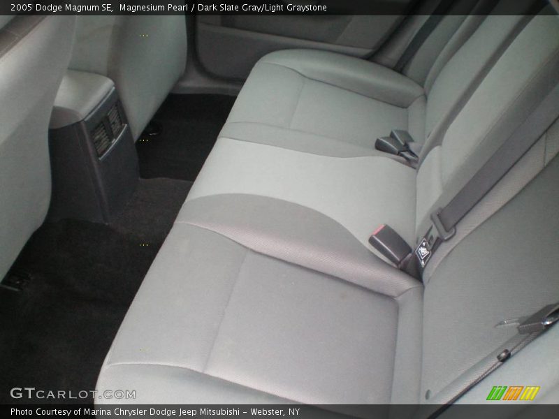 Magnesium Pearl / Dark Slate Gray/Light Graystone 2005 Dodge Magnum SE