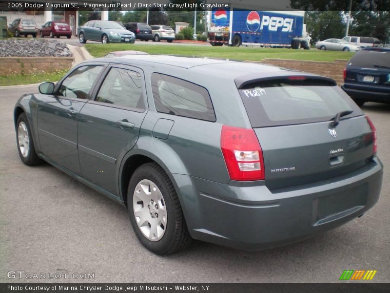 Magnesium Pearl / Dark Slate Gray/Light Graystone 2005 Dodge Magnum SE