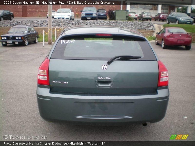 Magnesium Pearl / Dark Slate Gray/Light Graystone 2005 Dodge Magnum SE