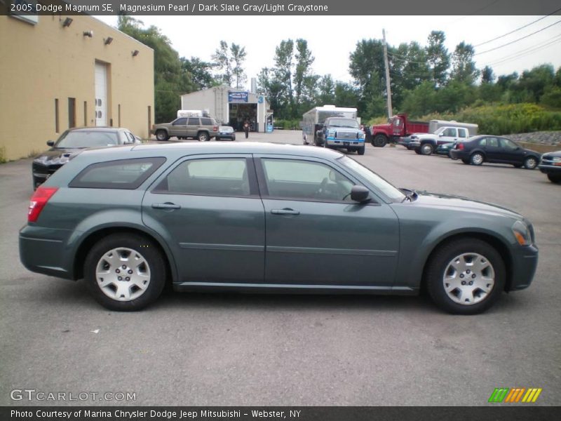 Magnesium Pearl / Dark Slate Gray/Light Graystone 2005 Dodge Magnum SE