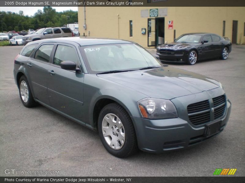 Magnesium Pearl / Dark Slate Gray/Light Graystone 2005 Dodge Magnum SE