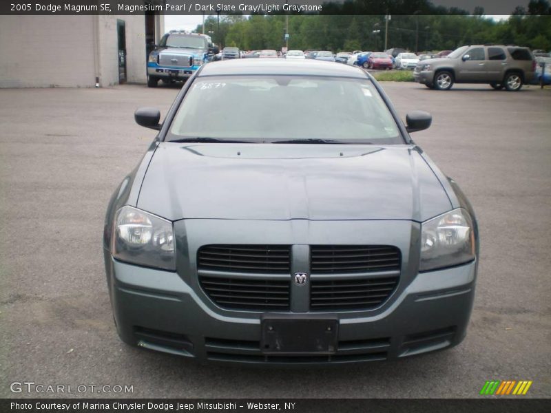 Magnesium Pearl / Dark Slate Gray/Light Graystone 2005 Dodge Magnum SE