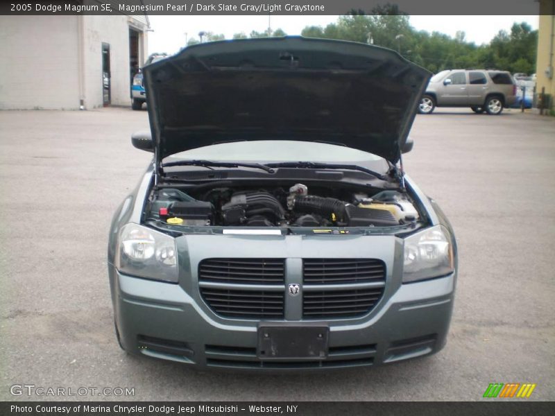 Magnesium Pearl / Dark Slate Gray/Light Graystone 2005 Dodge Magnum SE