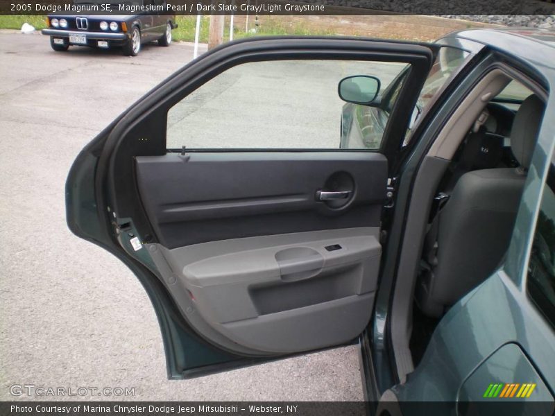 Magnesium Pearl / Dark Slate Gray/Light Graystone 2005 Dodge Magnum SE