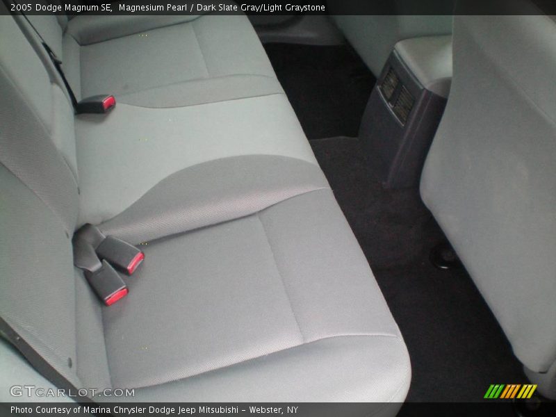Magnesium Pearl / Dark Slate Gray/Light Graystone 2005 Dodge Magnum SE