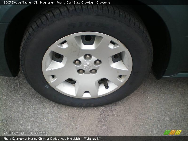 Magnesium Pearl / Dark Slate Gray/Light Graystone 2005 Dodge Magnum SE