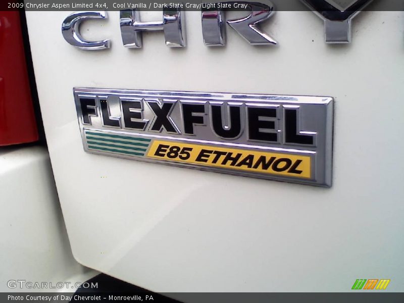 Cool Vanilla / Dark Slate Gray/Light Slate Gray 2009 Chrysler Aspen Limited 4x4