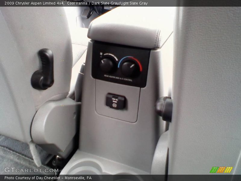 Cool Vanilla / Dark Slate Gray/Light Slate Gray 2009 Chrysler Aspen Limited 4x4