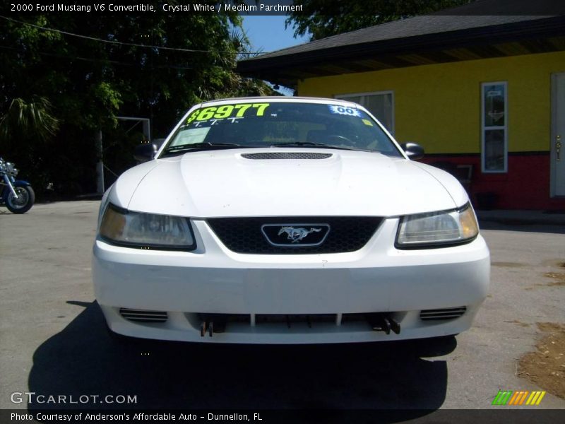 Crystal White / Medium Parchment 2000 Ford Mustang V6 Convertible