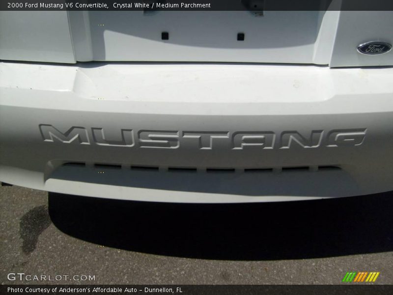 Crystal White / Medium Parchment 2000 Ford Mustang V6 Convertible