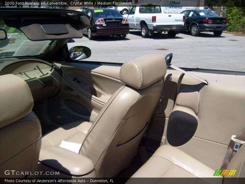 Crystal White / Medium Parchment 2000 Ford Mustang V6 Convertible