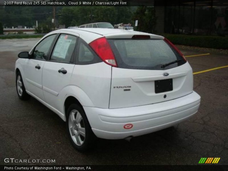 Cloud 9 White / Charcoal/Light Flint 2007 Ford Focus ZX5 SES Hatchback