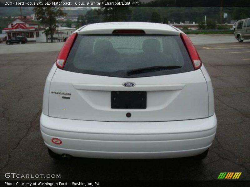 Cloud 9 White / Charcoal/Light Flint 2007 Ford Focus ZX5 SES Hatchback