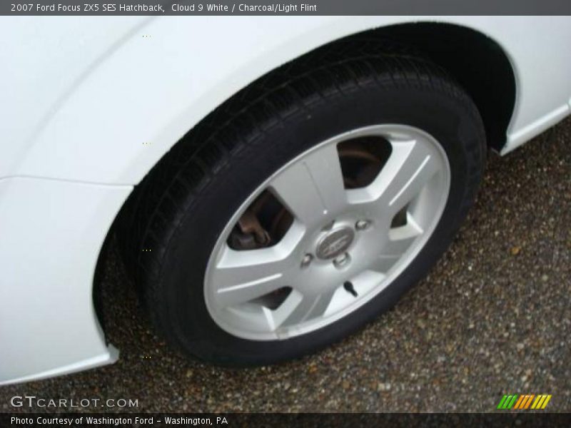 Cloud 9 White / Charcoal/Light Flint 2007 Ford Focus ZX5 SES Hatchback