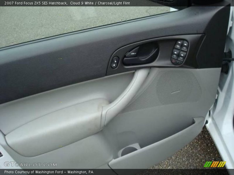 Cloud 9 White / Charcoal/Light Flint 2007 Ford Focus ZX5 SES Hatchback