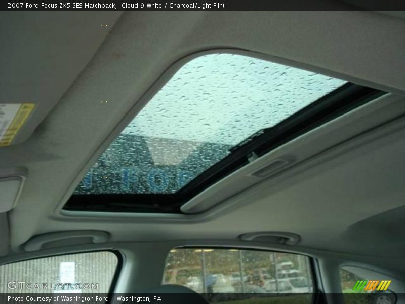 Cloud 9 White / Charcoal/Light Flint 2007 Ford Focus ZX5 SES Hatchback