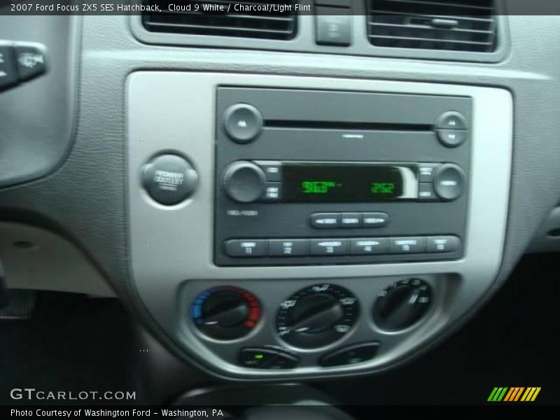 Cloud 9 White / Charcoal/Light Flint 2007 Ford Focus ZX5 SES Hatchback