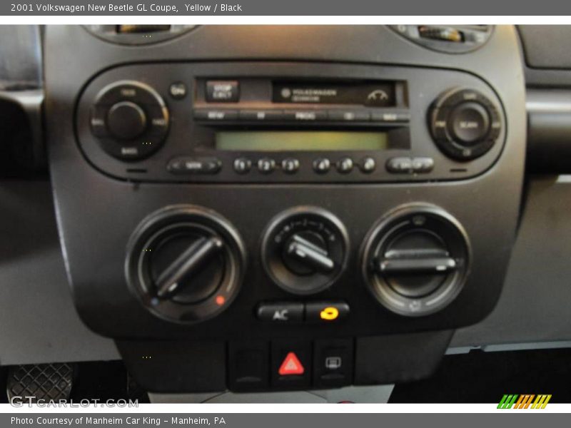 Yellow / Black 2001 Volkswagen New Beetle GL Coupe