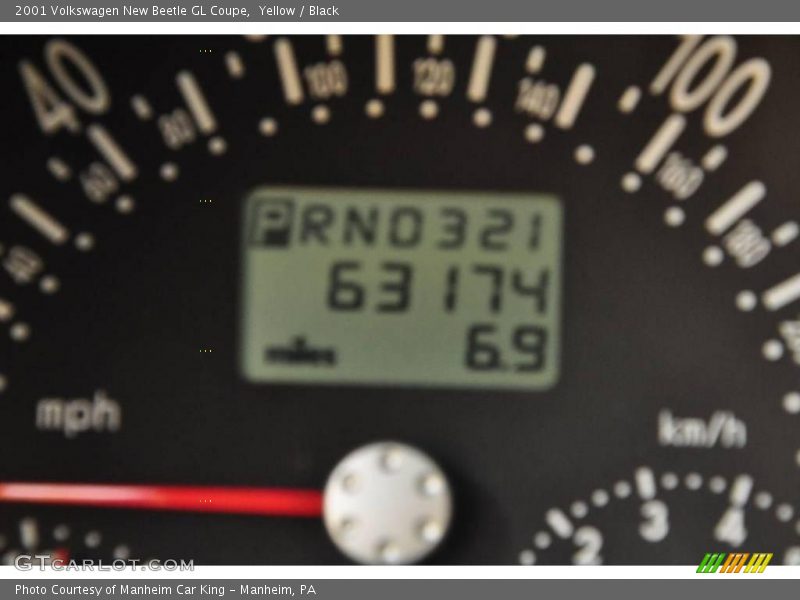 Yellow / Black 2001 Volkswagen New Beetle GL Coupe