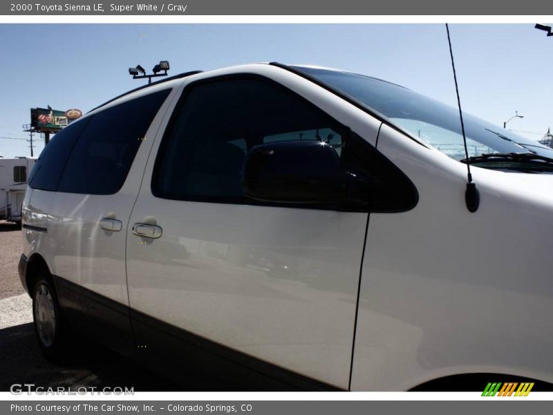 Super White / Gray 2000 Toyota Sienna LE