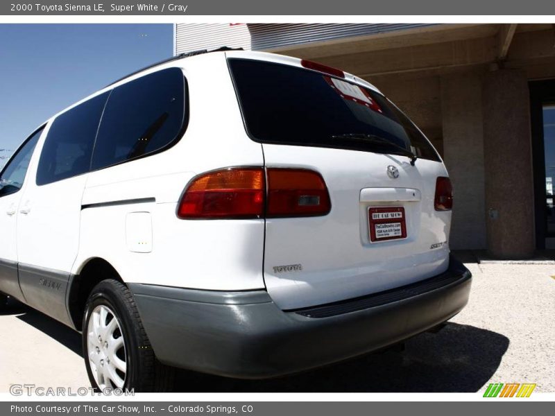 Super White / Gray 2000 Toyota Sienna LE