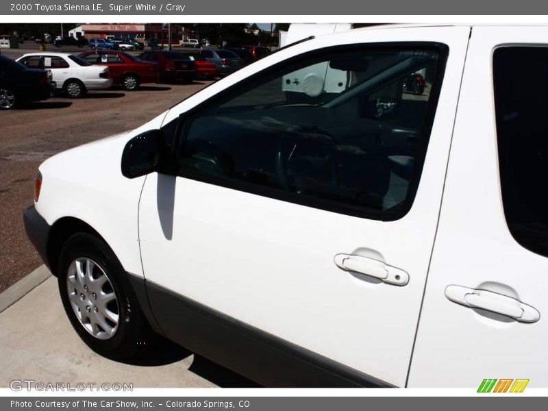 Super White / Gray 2000 Toyota Sienna LE