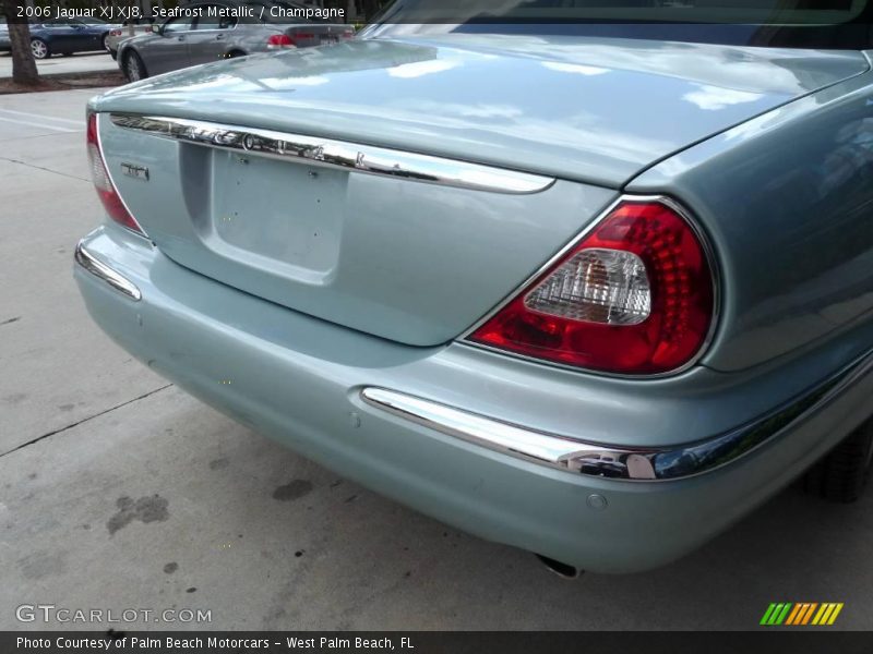 Seafrost Metallic / Champagne 2006 Jaguar XJ XJ8