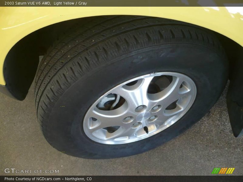 Light Yellow / Gray 2003 Saturn VUE V6 AWD