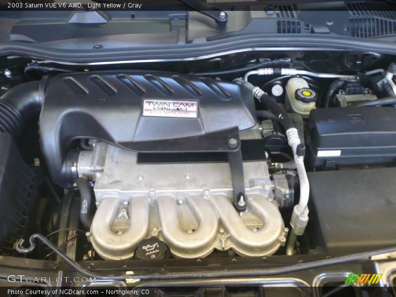 Light Yellow / Gray 2003 Saturn VUE V6 AWD