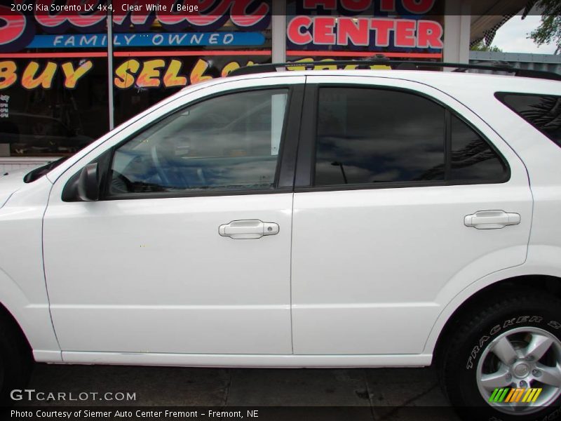 Clear White / Beige 2006 Kia Sorento LX 4x4