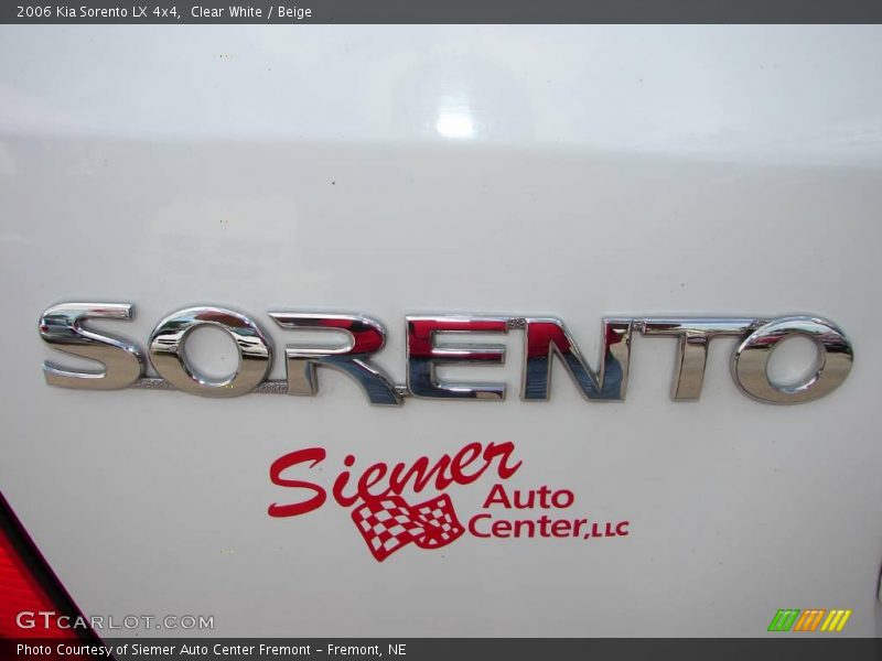 Clear White / Beige 2006 Kia Sorento LX 4x4