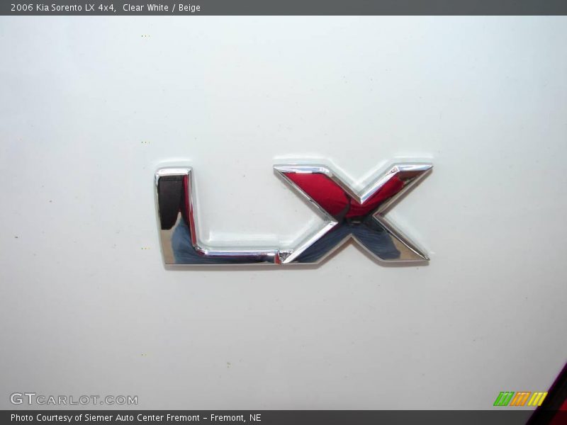Clear White / Beige 2006 Kia Sorento LX 4x4