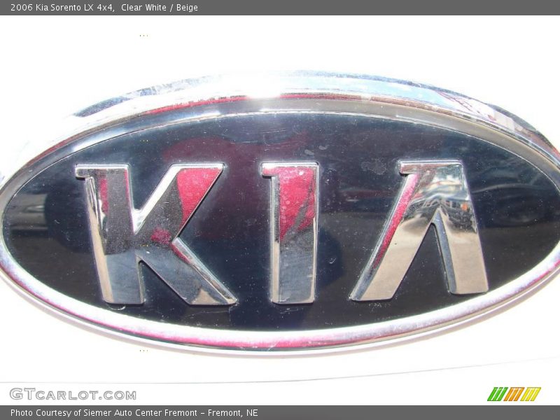 Clear White / Beige 2006 Kia Sorento LX 4x4