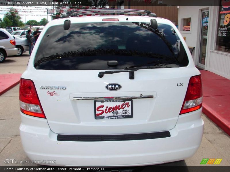Clear White / Beige 2006 Kia Sorento LX 4x4