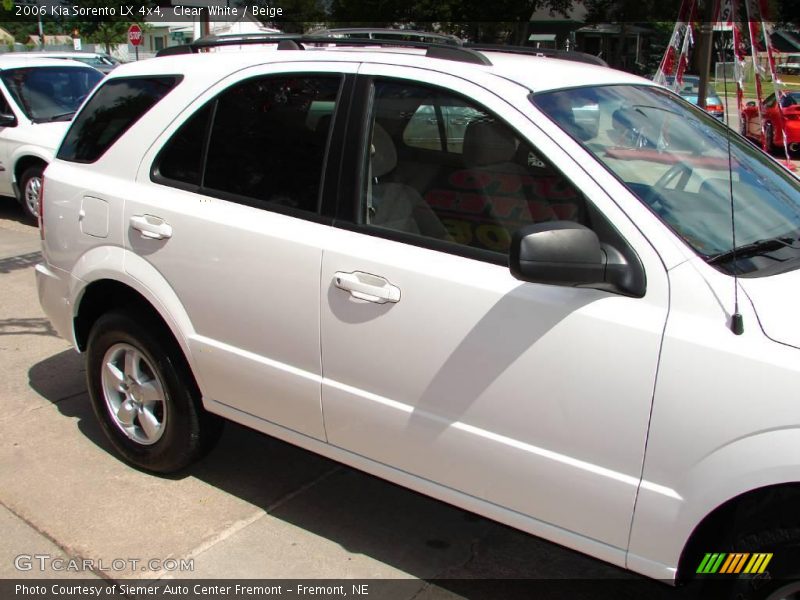 Clear White / Beige 2006 Kia Sorento LX 4x4